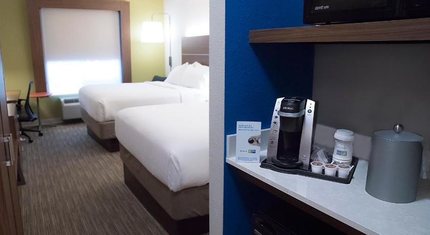 Holiday Inn Express Hotel & Suites Alexandria