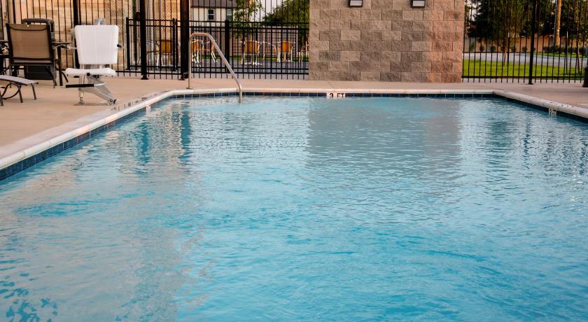 Holiday Inn Express And Suites Taylor photo