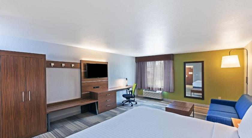 Holiday Inn Express Hotel & Suites Dallas Lewisville