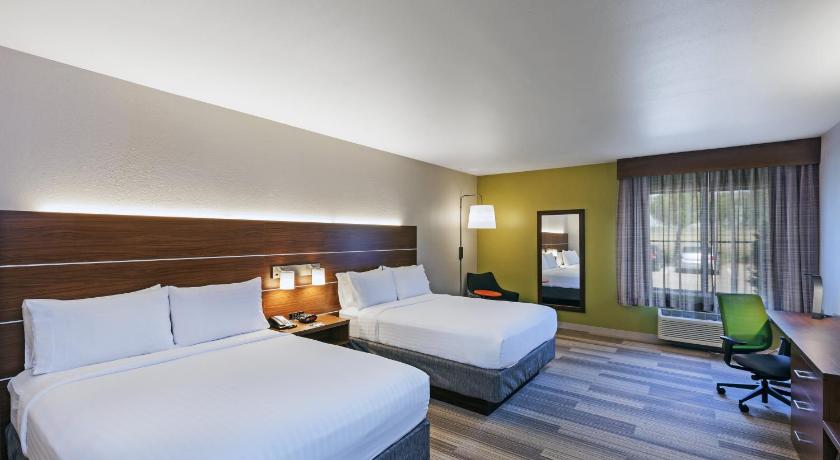 Holiday Inn Express Hotel & Suites Dallas Lewisville