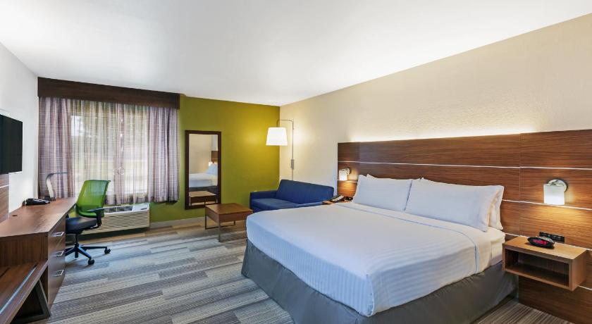 Holiday Inn Express Hotel & Suites Dallas Lewisville