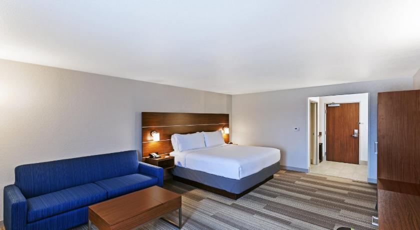 Holiday Inn Express Hotel & Suites Dallas Lewisville