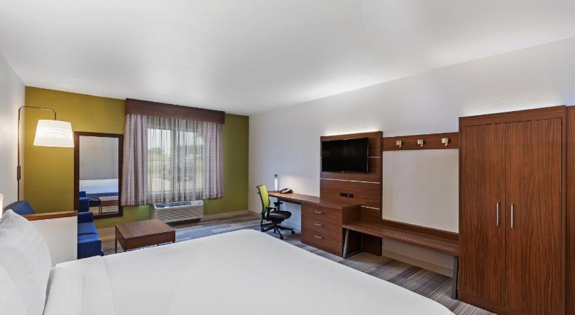 Holiday Inn Express Hotel & Suites Dallas Lewisville