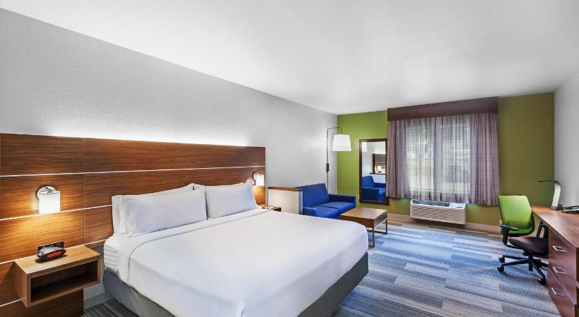 Holiday Inn Express Hotel & Suites Dallas Lewisville