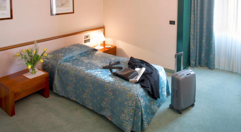 Hotel Diana photo