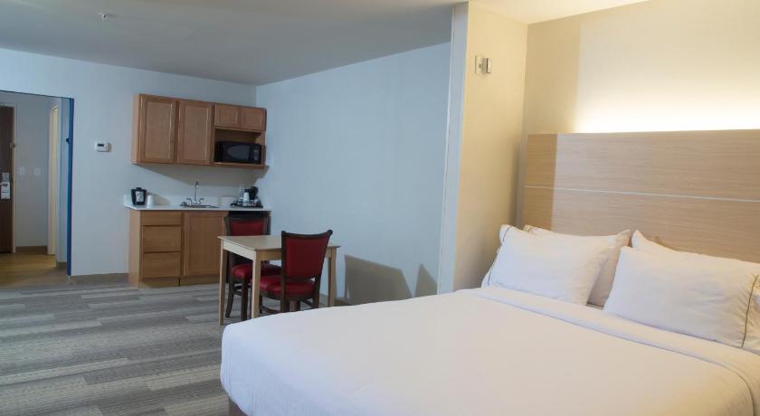 Holiday Inn Express & Suites Monroe