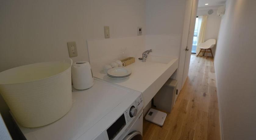 a kitchen with a white sink and white cabinets, Enzo Tokyo in Tokyo