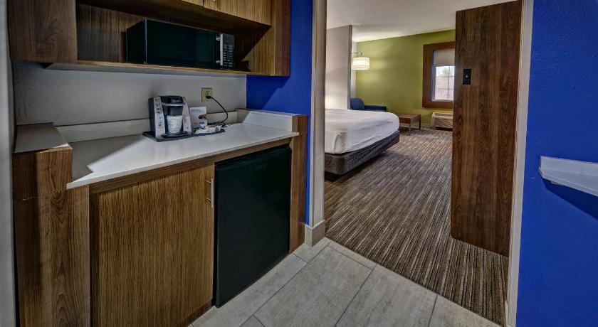 Holiday Inn Express Hotel & Suites Crossville