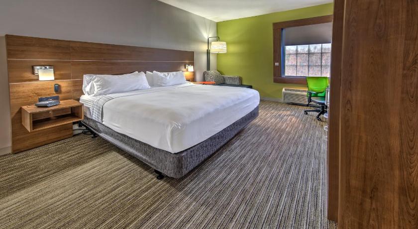 Holiday Inn Express Hotel & Suites Crossville