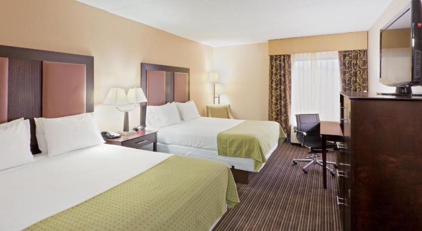 Holiday Inn Express Hotel & Suites Charleston-Southridge