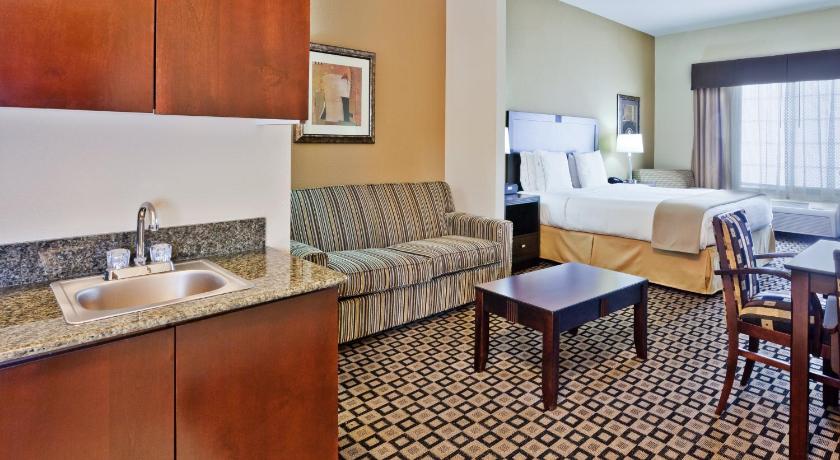 Holiday Inn Express & Suites Clovis