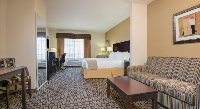 Holiday Inn Express & Suites Clovis