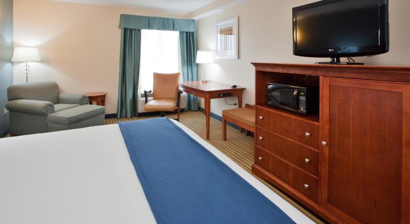 Holiday Inn Express Hotel & Suites Fredericksburg