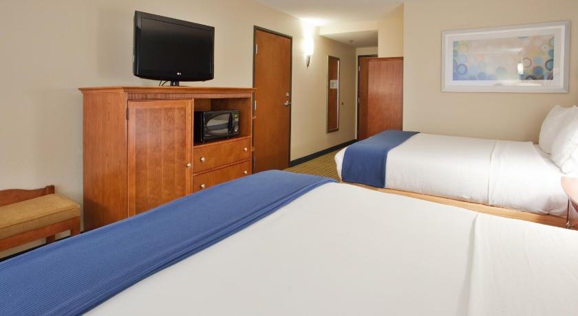 Holiday Inn Express Hotel & Suites Fredericksburg