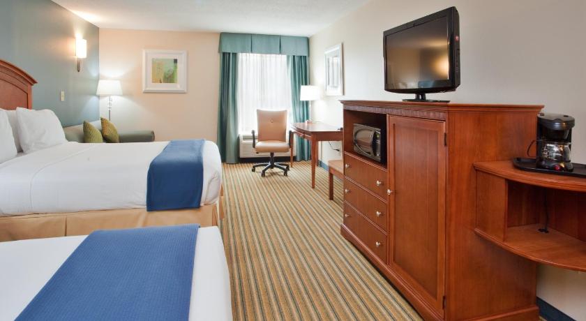 Holiday Inn Express Hotel & Suites Fredericksburg