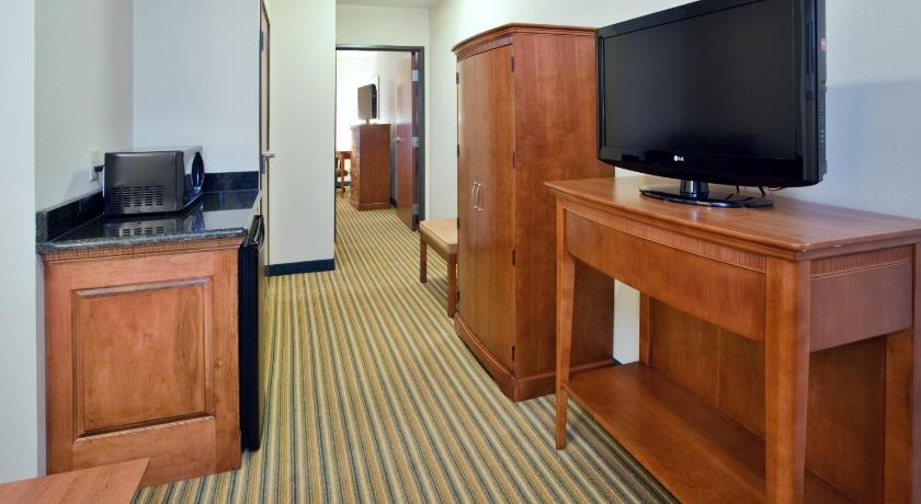 Holiday Inn Express Hotel & Suites Fredericksburg