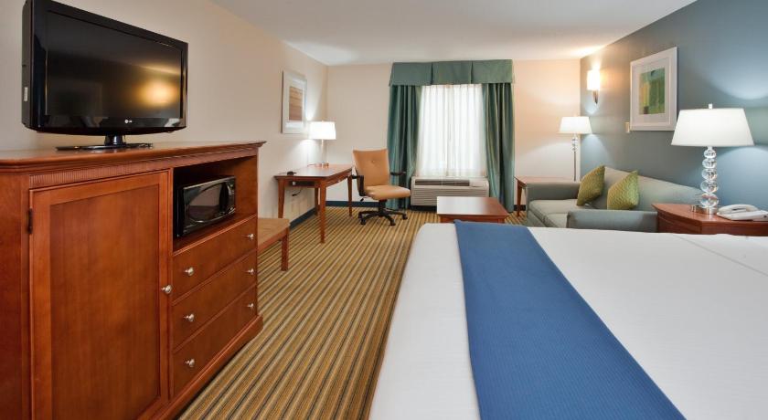 Holiday Inn Express Hotel & Suites Fredericksburg