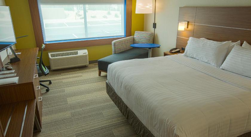 Holiday Inn Express & Suites Boise Airport