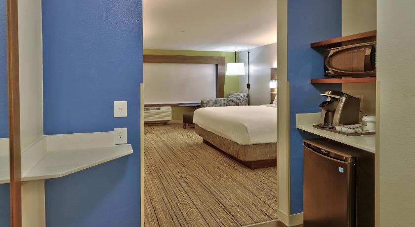 Holiday Inn Express & Suites Broomfield