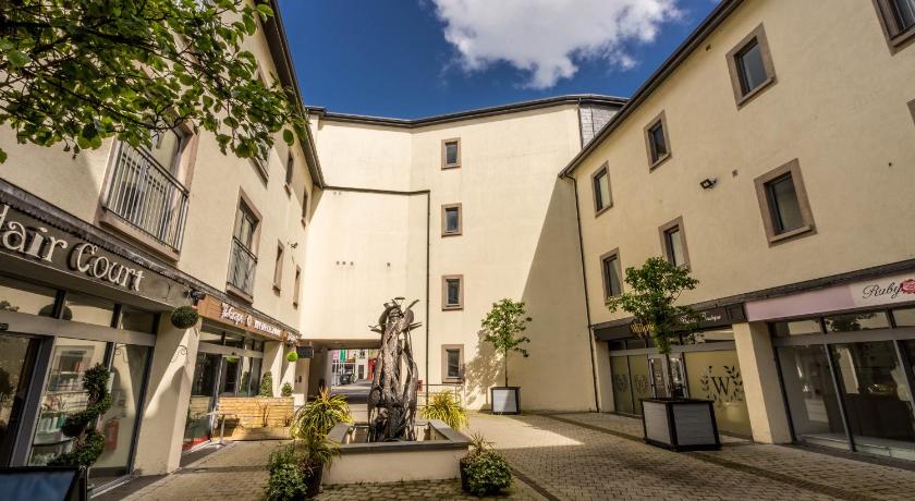 The Courtyard Apartments photo