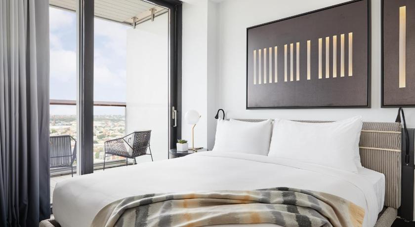 Image of Gotham Corner Suite ADA with Wraparound Balcony 6