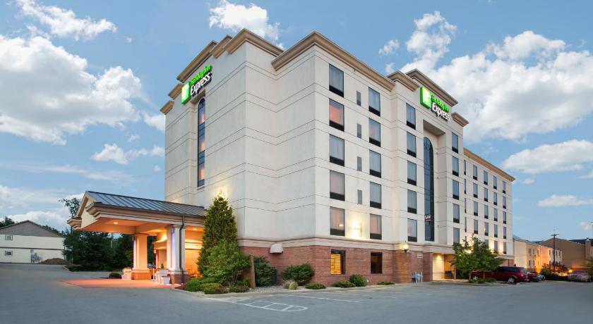 Holiday Inn Express Hotel & Suites Bloomington photo