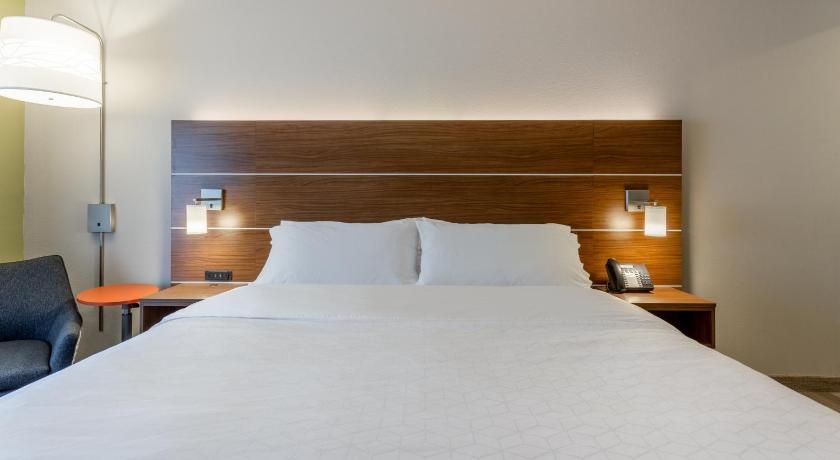 Holiday Inn Express Hotel & Suites Burlington photo