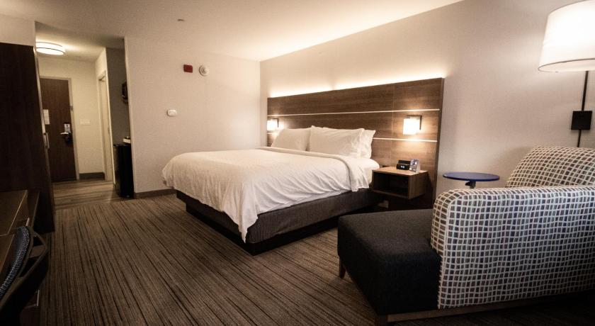 Holiday Inn Express And Suites Boston South - Randolph