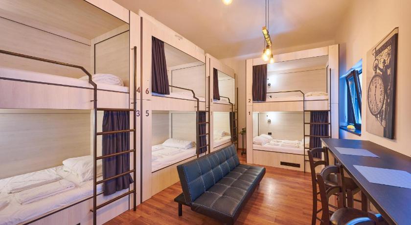 SECRET boutique Hostel — Hotel in Brasov