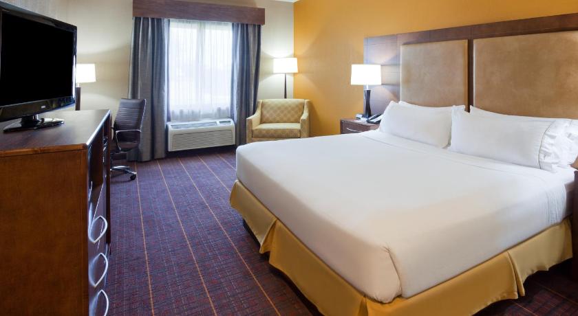 Holiday Inn Express Hotel & Suites Brainerd-Baxter