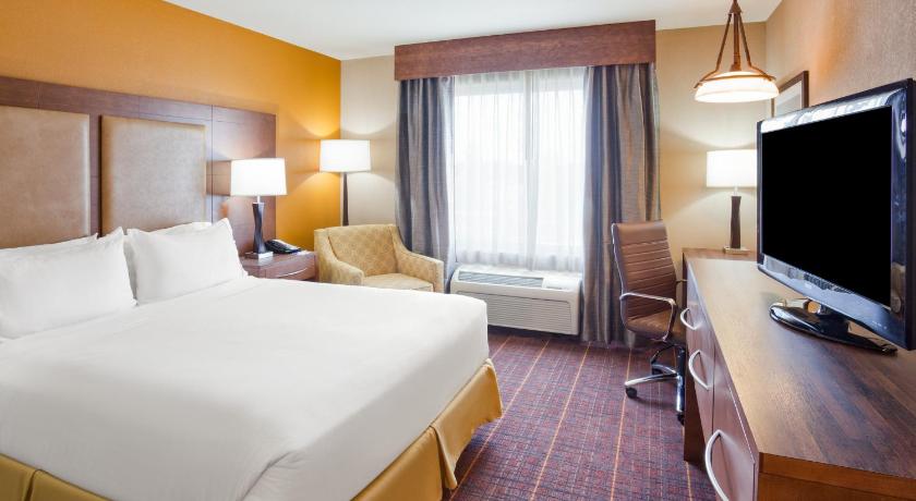Holiday Inn Express Hotel & Suites Brainerd-Baxter photo