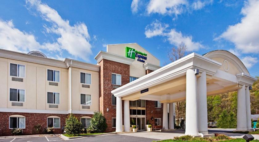 Holiday Inn Express Hotel & Suites Cherokee-Casino photo
