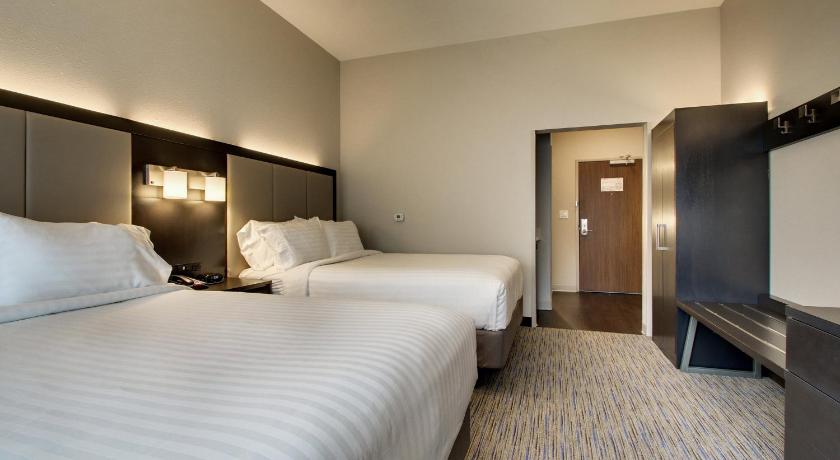 Holiday Inn Express & Suites Summerville