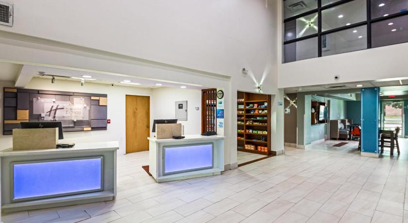 Holiday Inn Express Hotel & Suites Columbus photo