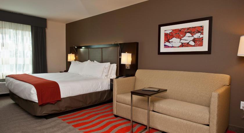 Holiday Inn Express & Suites Columbus-Easton Area