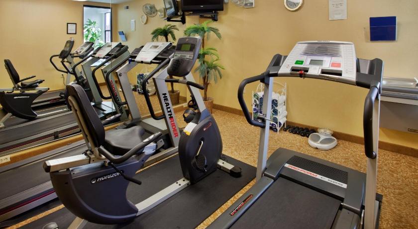 Holiday Inn Express Hotel And Suites Fenton-I-44 photo
