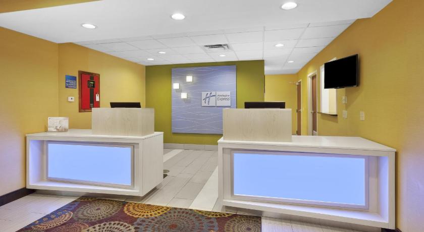 Holiday Inn Express Hotel & Suites Circleville photo