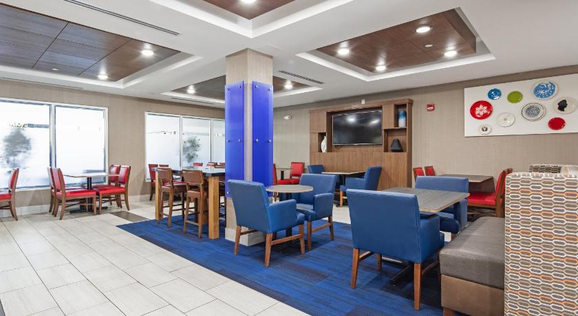 Holiday Inn Express Hotel & Suites Chattanooga -East Ridge photo