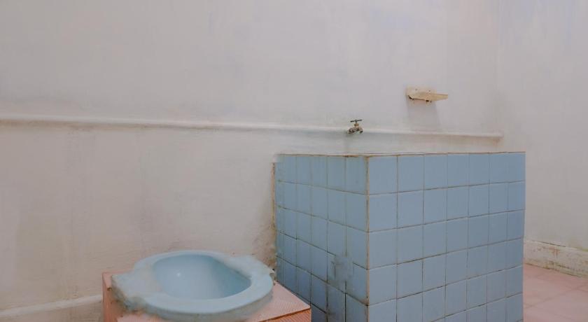Bathroom, SPOT ON 2638 Hotel Raya in Sarangan