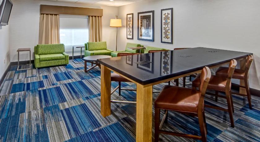 Holiday Inn Express Hotel & Suites Cookeville photo