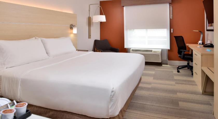 Holiday Inn Express Hotel and Suites Cincinnati - Mason