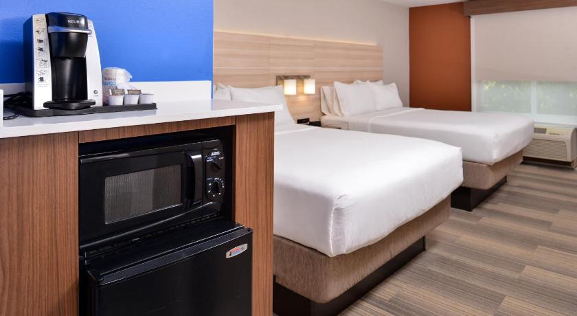 Holiday Inn Express Hotel and Suites Cincinnati - Mason