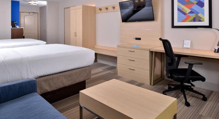 Holiday Inn Express Hotel and Suites Cincinnati - Mason