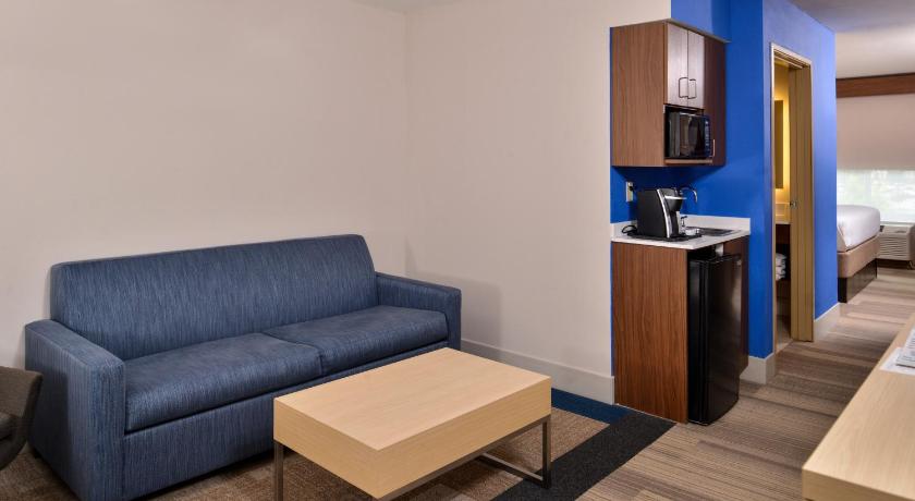 Holiday Inn Express Hotel and Suites Cincinnati - Mason