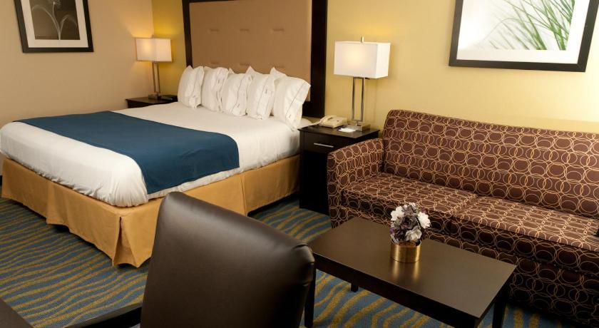 Holiday Inn Express Hotel & Suites Bloomington-Normal University Area