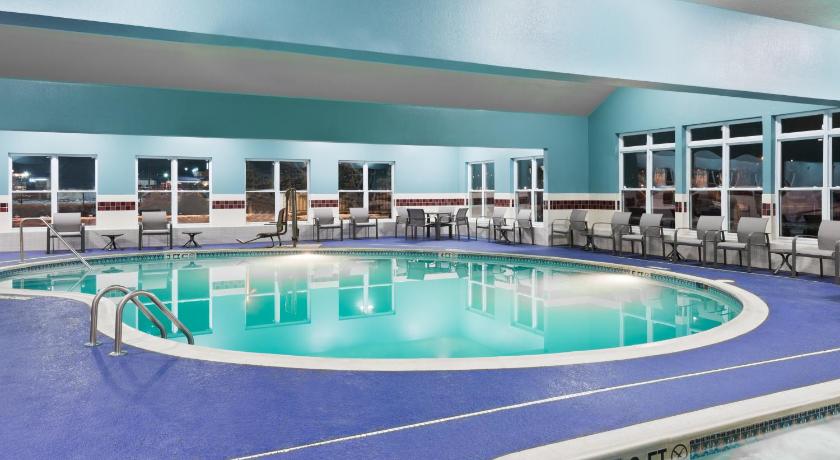 Holiday Inn Express & Suites Columbus Airport East photo