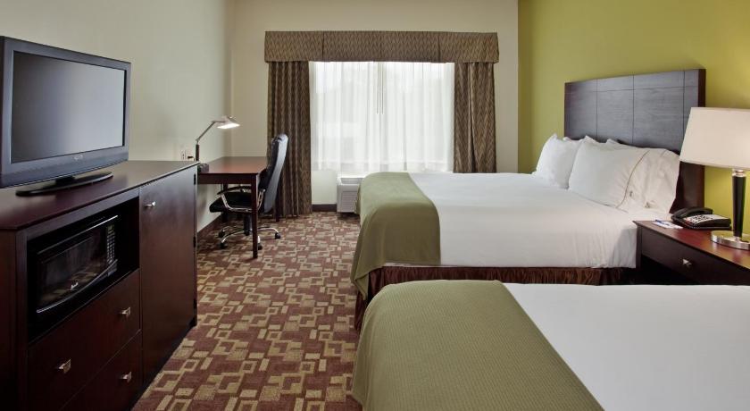 Holiday Inn Express Hotel & Suites Kansas City Sports Complex