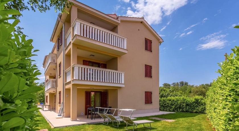 Apartments Mike — Hotel in Malinska