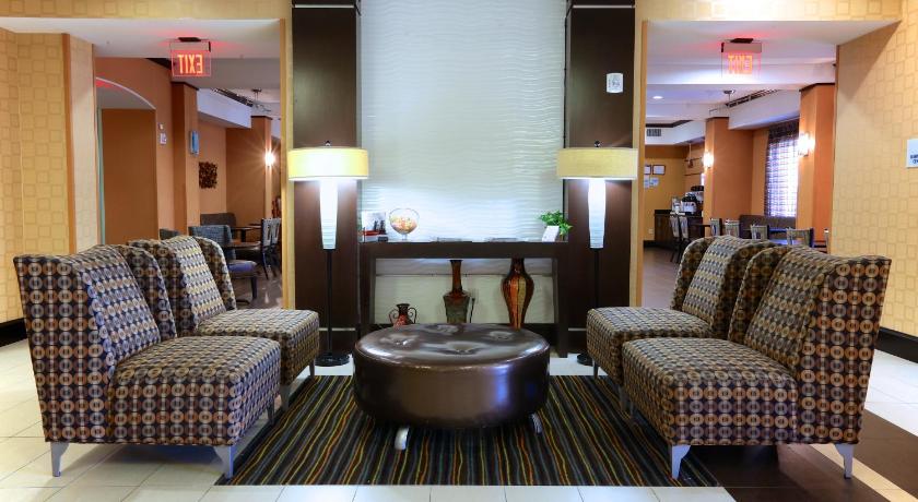 Holiday Inn Express Hotel & Suites Dallas West