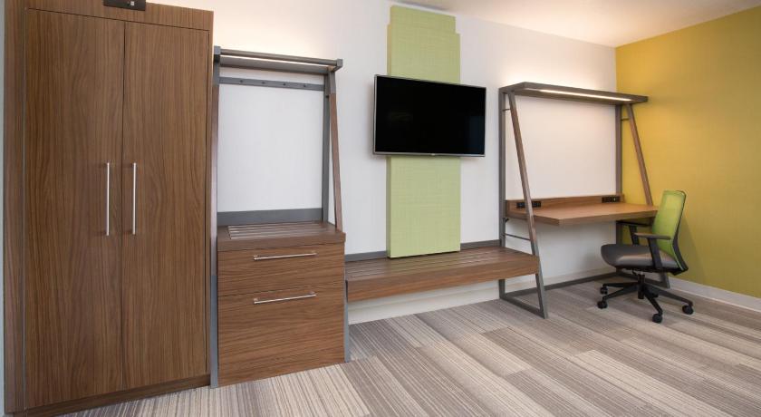 Holiday Inn Express & Suites Dallas North - Addison